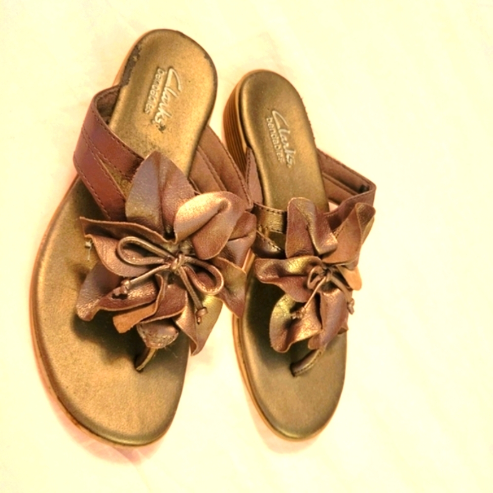 Clarks Women's Metallic Beautiful Sandal, Size 6. Lightly Worn.